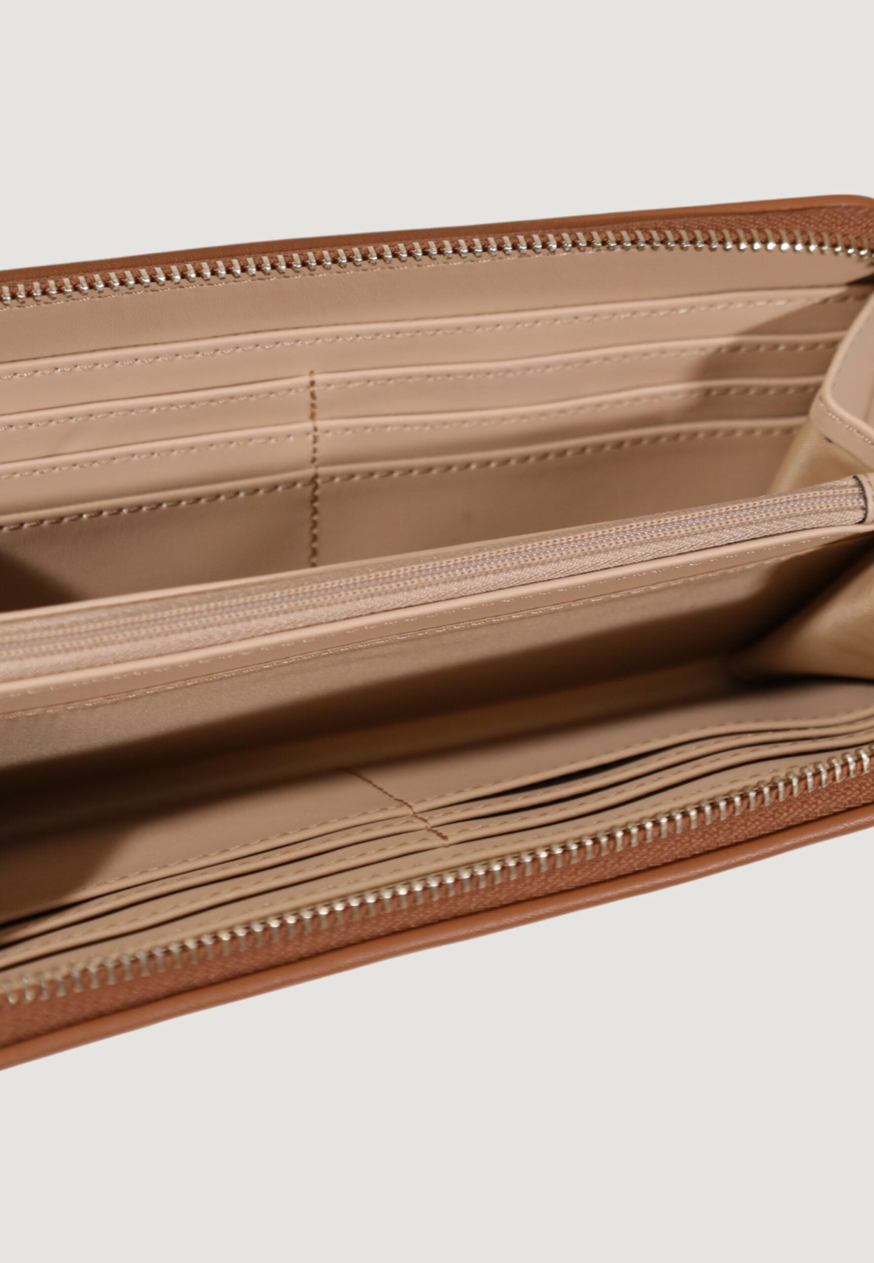 PORTEFEUILLE GUESS