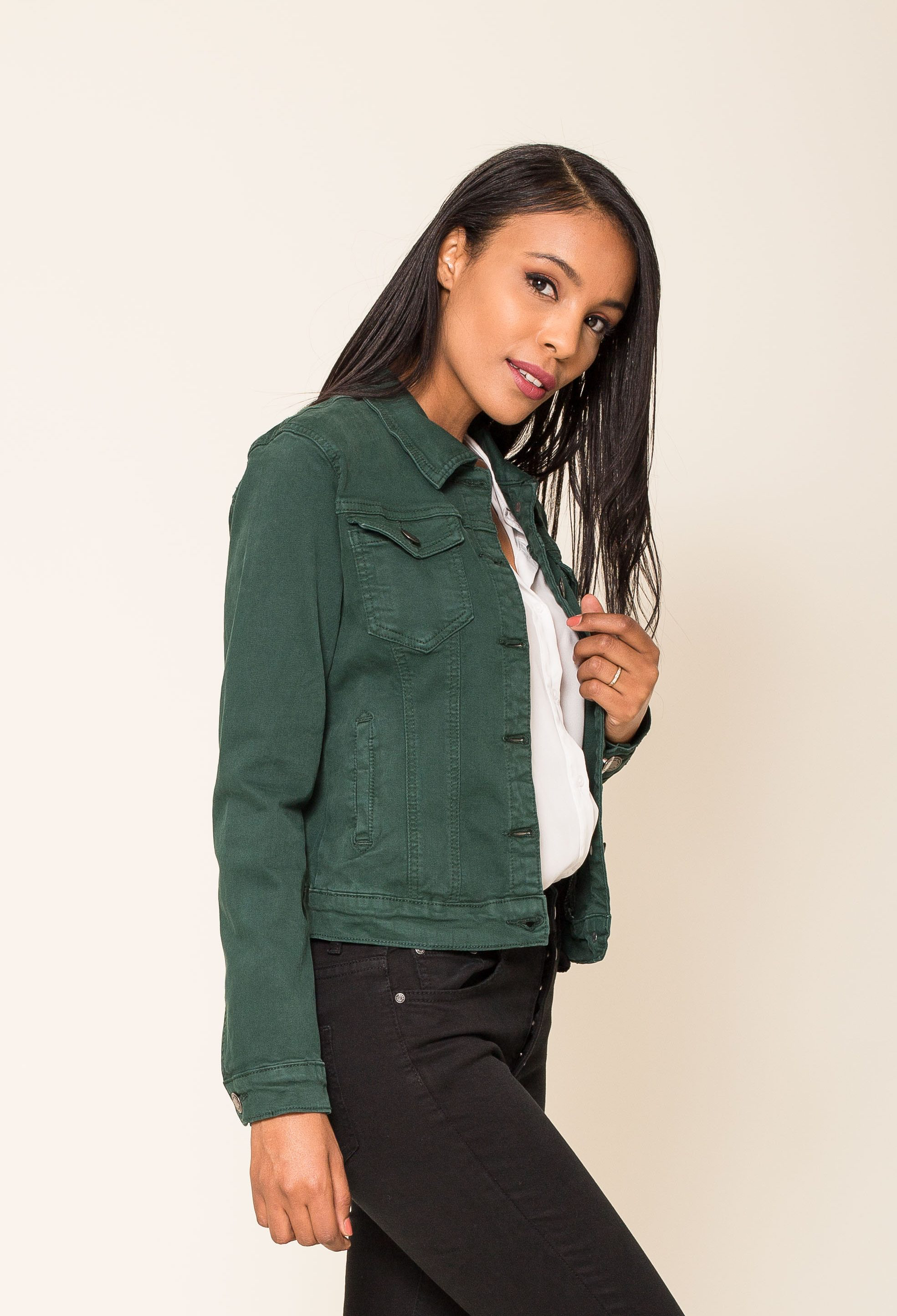 VESTE EN JEAN DE COULEUR VERT SAPIN