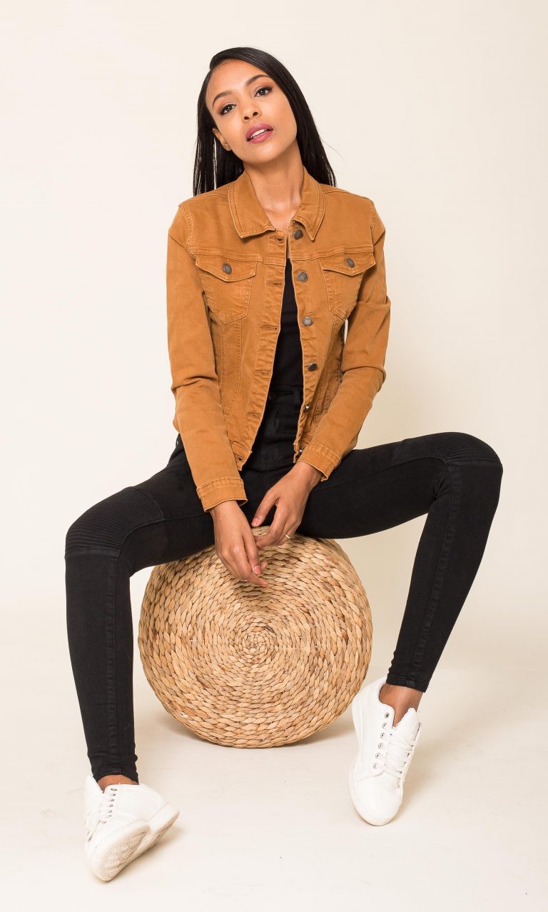 VESTE EN JEAN DE COULEUR CAMEL