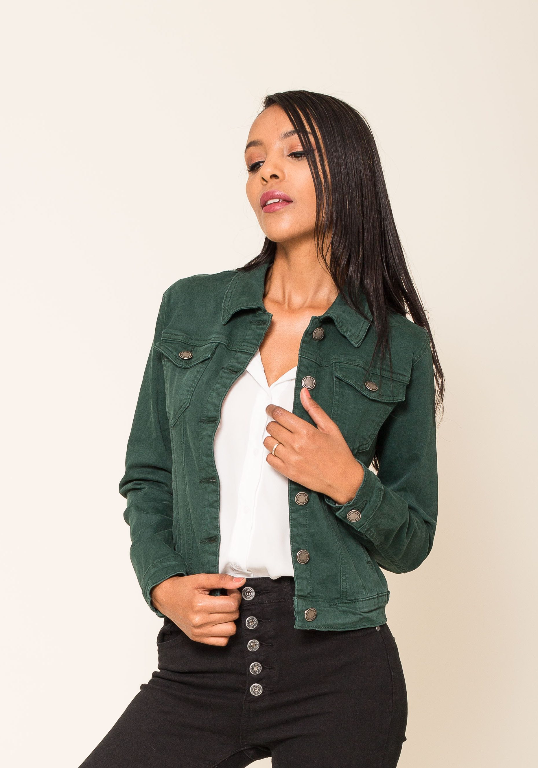 VESTE EN JEAN DE COULEUR VERT SAPIN