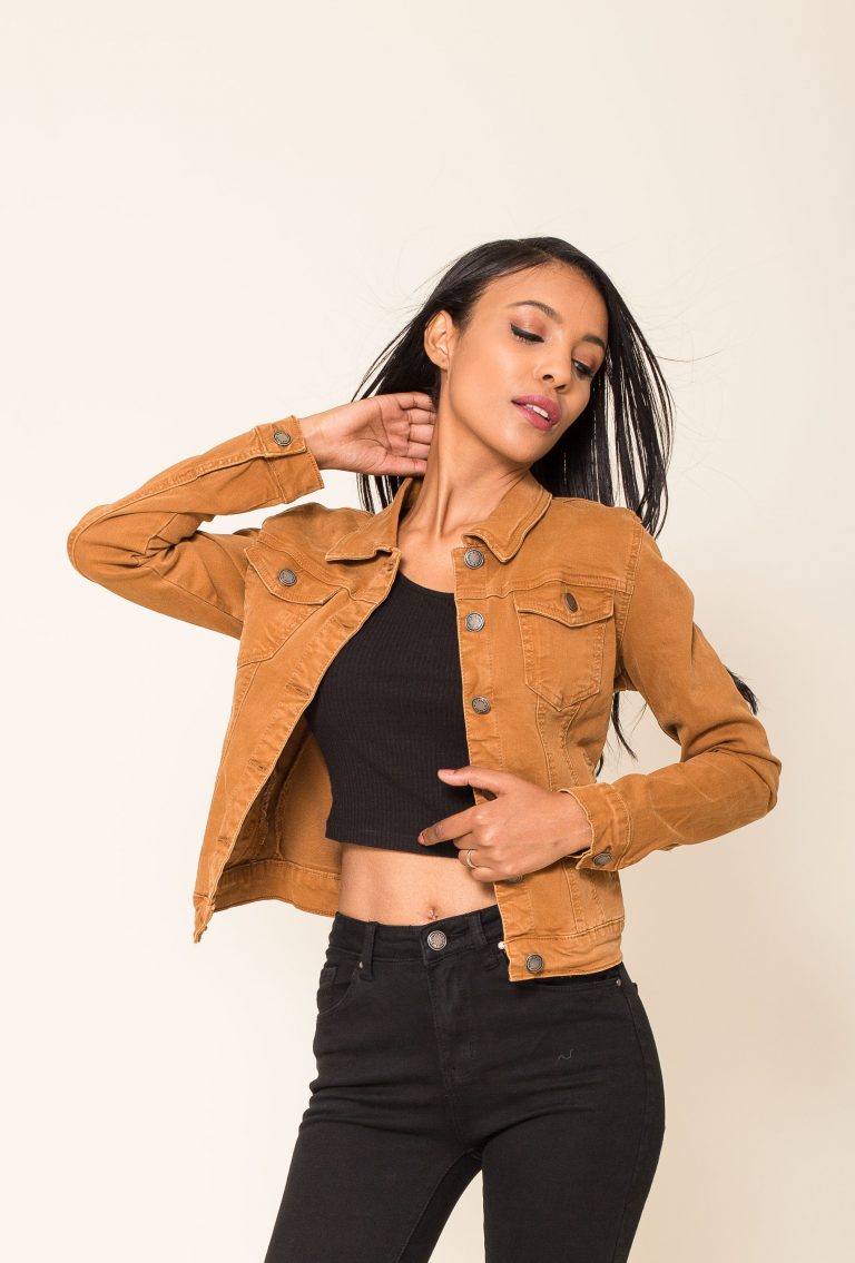 VESTE EN JEAN DE COULEUR CAMEL